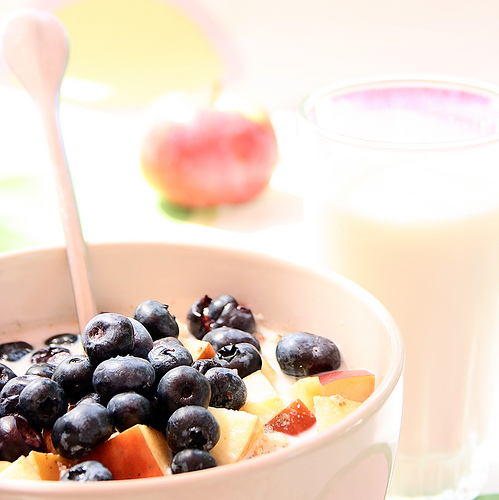 An afternoon snack of yogurt, berries, and nuts will provide the boost of energy to carry you through the day. Photo by lepiaf.geo / Flickr)